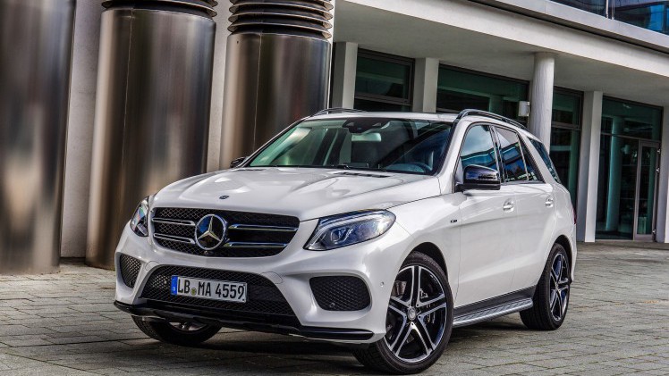 Een derde AMG-uitvoering voor de GLE. Naast de 63 met 557 pk en de 63 S met 585 pk komt er nu de GLE 450 AMG 4Matic met 367 pk.