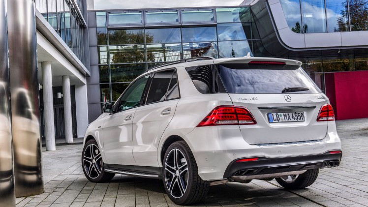 Een derde AMG-uitvoering voor de GLE. Naast de 63 met 557 pk en de 63 S met 585 pk komt er nu de GLE 450 AMG 4Matic met 367 pk.