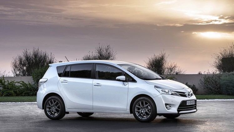 Update Toyota Verso met verbeterd interieur en meer veiligheidsuitrusting uit het Toyota Safety Sense pakket.