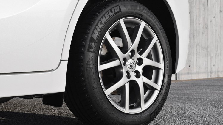 Update Toyota Verso met verbeterd interieur en meer veiligheidsuitrusting uit het Toyota Safety Sense pakket.