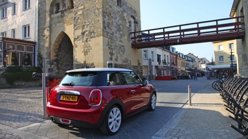 Vanaf volgende maand gaat Mini het motorenaanbod van de driedeurs hatchback uitbreiden. Zo wordt er een nieuwe Cooper SD-variant aan het gamma toegevoegd, alsmede een nieuwe instapper, One First.