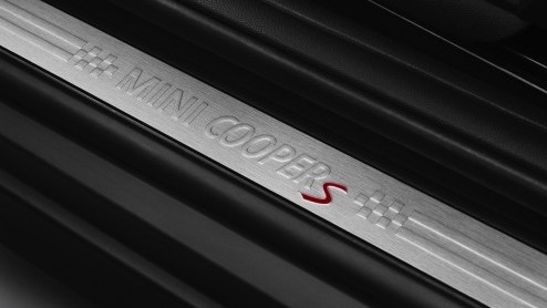 Vanaf volgende maand gaat Mini het motorenaanbod van de driedeurs hatchback uitbreiden. Zo wordt er een nieuwe Cooper SD-variant aan het gamma toegevoegd, alsmede een nieuwe instapper, One First.