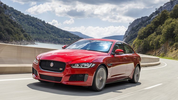 Jaguar presenteert nieuwe motoren en verschillende updates voor de XE, XF en F-Pace. De Ingenium-motorenfamilie wordt uitgebreid, net als de optielijsten van de autos.