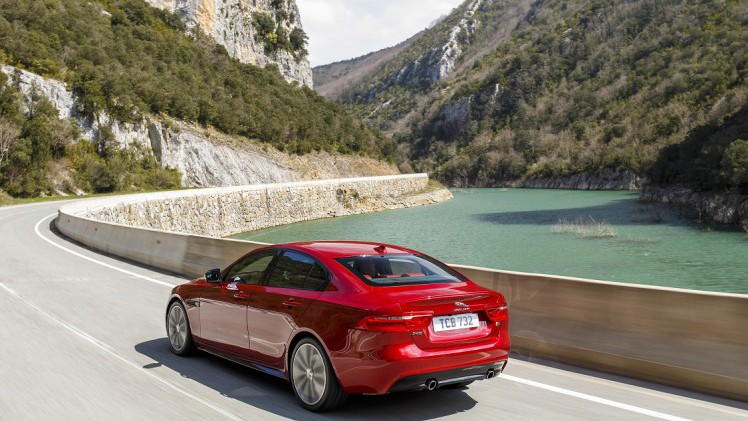 Jaguar presenteert nieuwe motoren en verschillende updates voor de XE, XF en F-Pace. De Ingenium-motorenfamilie wordt uitgebreid, net als de optielijsten van de autos.