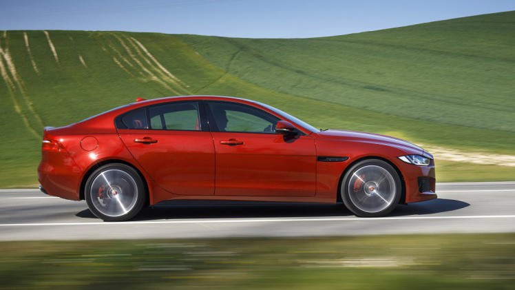 Jaguar presenteert nieuwe motoren en verschillende updates voor de XE, XF en F-Pace. De Ingenium-motorenfamilie wordt uitgebreid, net als de optielijsten van de autos.