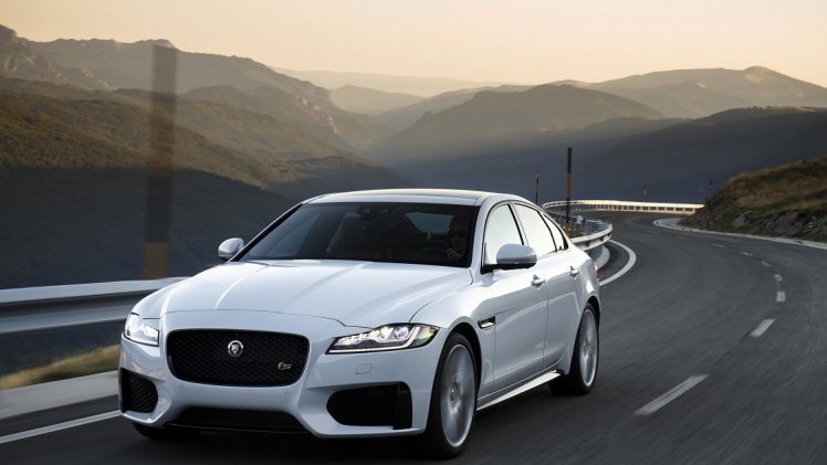 Jaguar presenteert nieuwe motoren en verschillende updates voor de XE, XF en F-Pace. De Ingenium-motorenfamilie wordt uitgebreid, net als de optielijsten van de autos.