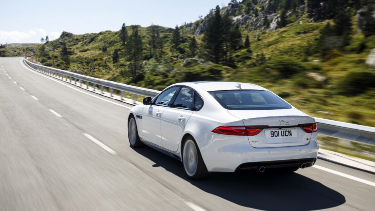 Jaguar presenteert nieuwe motoren en verschillende updates voor de XE, XF en F-Pace. De Ingenium-motorenfamilie wordt uitgebreid, net als de optielijsten van de autos.