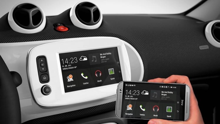 Nieuwe optiemogelijkheden smart fortwo en forfour voor modeljaar 2016, met onder meer nieuwe lakkleuren, MirrorLink en het Urban Joy pakket.