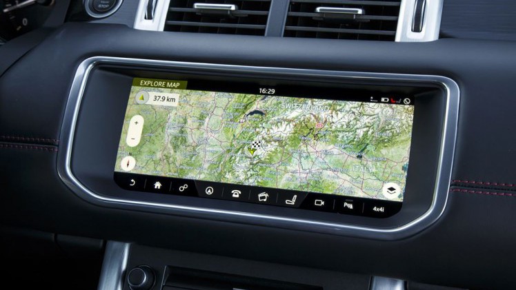 Range Rover Evoque MY 2017 is in het nieuwe modeljaar beschikbaar met nieuwe lakkleuren, het InControl Touch Pro 10.2 infotainmentsysteem en kan besteld worden met het Graphite Design Pack. Kies maar!
