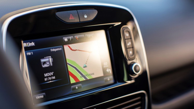 De nieuwe Renault Clio is rondom bijgeschaafd en debuteert met LED-koplampen en een verbeterd interieur. Ook is er meer motorenkeuze. We zetten de prijzen en uitvoeringen op een rij.