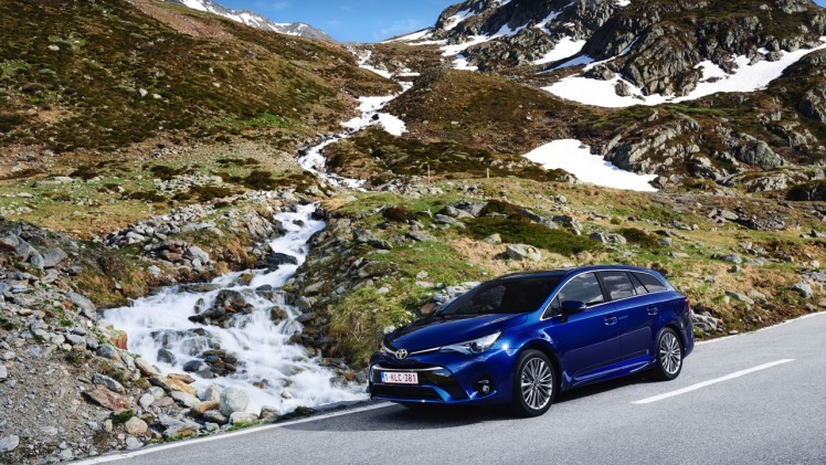 Autotest Toyota Avensis 1.6 D-4D Touring Sports met het faceliftmodel van de Avensis en de zuinige BMW-diesel die in aanmerking komt voor 20% bijtelling.