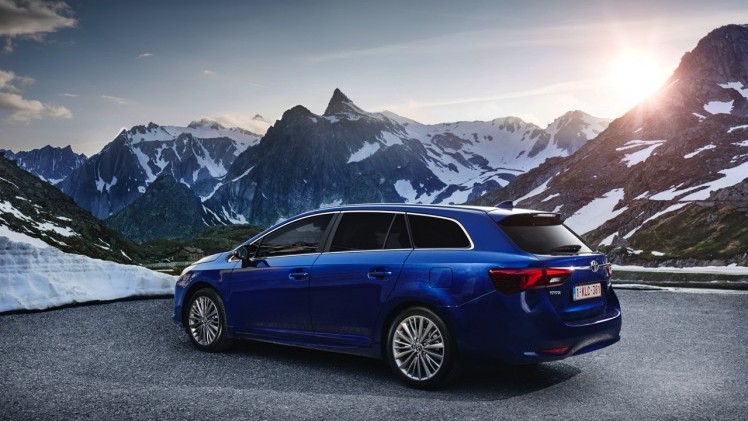Autotest Toyota Avensis 1.6 D-4D Touring Sports met het faceliftmodel van de Avensis en de zuinige BMW-diesel die in aanmerking komt voor 20% bijtelling.