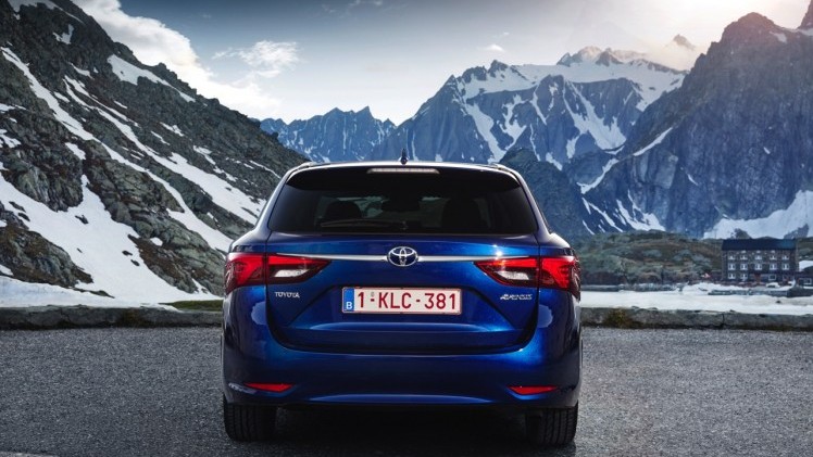 Autotest Toyota Avensis 1.6 D-4D Touring Sports met het faceliftmodel van de Avensis en de zuinige BMW-diesel die in aanmerking komt voor 20% bijtelling.