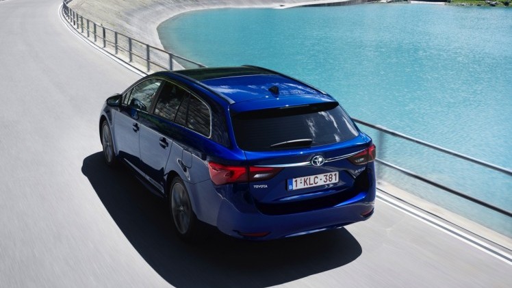 Autotest Toyota Avensis 1.6 D-4D Touring Sports met het faceliftmodel van de Avensis en de zuinige BMW-diesel die in aanmerking komt voor 20% bijtelling.