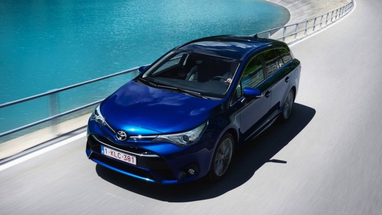 Autotest Toyota Avensis 1.6 D-4D Touring Sports met het faceliftmodel van de Avensis en de zuinige BMW-diesel die in aanmerking komt voor 20% bijtelling.