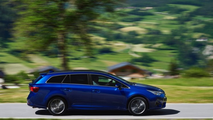 Autotest Toyota Avensis 1.6 D-4D Touring Sports met het faceliftmodel van de Avensis en de zuinige BMW-diesel die in aanmerking komt voor 20% bijtelling.