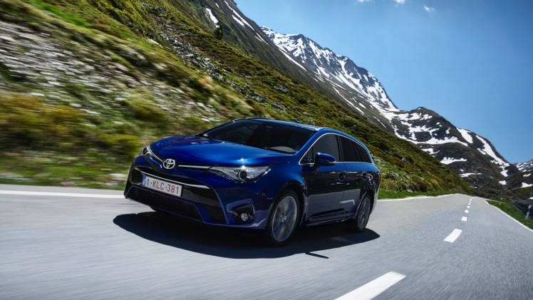 Autotest Toyota Avensis 1.6 D-4D Touring Sports met het faceliftmodel van de Avensis en de zuinige BMW-diesel die in aanmerking komt voor 20% bijtelling.