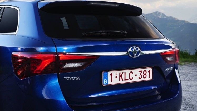 Autotest Toyota Avensis 1.6 D-4D Touring Sports met het faceliftmodel van de Avensis en de zuinige BMW-diesel die in aanmerking komt voor 20% bijtelling.