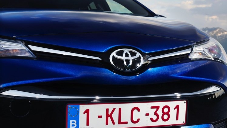 Autotest Toyota Avensis 1.6 D-4D Touring Sports met het faceliftmodel van de Avensis en de zuinige BMW-diesel die in aanmerking komt voor 20% bijtelling.
