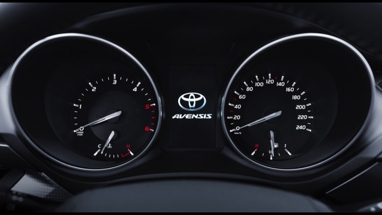 Autotest Toyota Avensis 1.6 D-4D Touring Sports met het faceliftmodel van de Avensis en de zuinige BMW-diesel die in aanmerking komt voor 20% bijtelling.