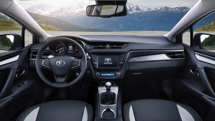 Autotest Toyota Avensis 1.6 D-4D Touring Sports met het faceliftmodel van de Avensis en de zuinige BMW-diesel die in aanmerking komt voor 20% bijtelling.