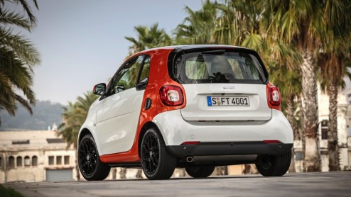 Autotest nieuwe smart fortwo met 70 pk en 90 pk, die vanaf 22 november 2014 in de Nederlandse showrooms staat.