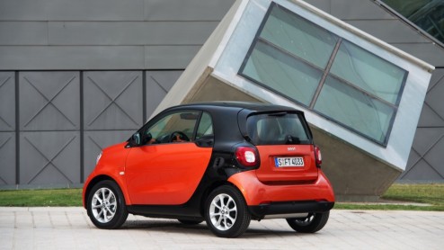 Autotest nieuwe smart fortwo met 70 pk en 90 pk, die vanaf 22 november 2014 in de Nederlandse showrooms staat.