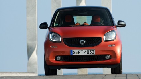 Autotest nieuwe smart fortwo met 70 pk en 90 pk, die vanaf 22 november 2014 in de Nederlandse showrooms staat.