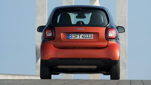 Autotest nieuwe smart fortwo met 70 pk en 90 pk, die vanaf 22 november 2014 in de Nederlandse showrooms staat.