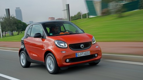 Autotest nieuwe smart fortwo met 70 pk en 90 pk, die vanaf 22 november 2014 in de Nederlandse showrooms staat.