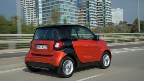 Autotest nieuwe smart fortwo met 70 pk en 90 pk, die vanaf 22 november 2014 in de Nederlandse showrooms staat.