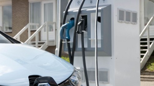 Nieuwe 43 kW AC-snelladers voor Renault ZOE in aanbouw.