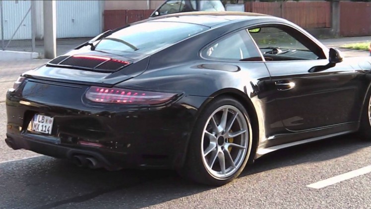 Porsche geeft de 911 in 2015 een facelift. Het model 991.2 kan rekenen op turbomotoren en updates aan in- en exterieur.