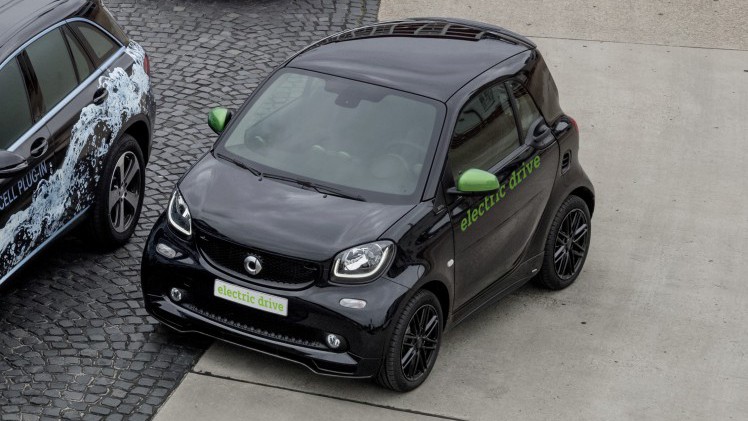 Nieuwe smart fortwo 453 en forfour 453 komen vanaf eind 2016 ook op de markt als electric drive. Voorafgaand aan de introductie op de Autosalon van Parijs treden de eerste specificaties naar buiten.