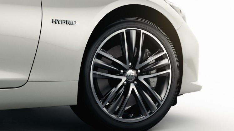 Nieuwe uitvoeringen Infiniti Q50 in 2015.