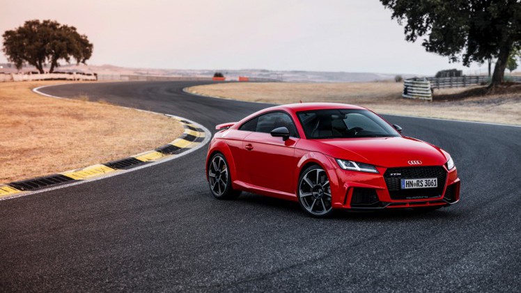Autotest Audi TT RS 2.5 TFSI, de nieuwe generatie TT RS met compleet herziene vijfcilinder. Worden wij vrolijk van 400 pk en een sportuilaat? We gaan rijden!