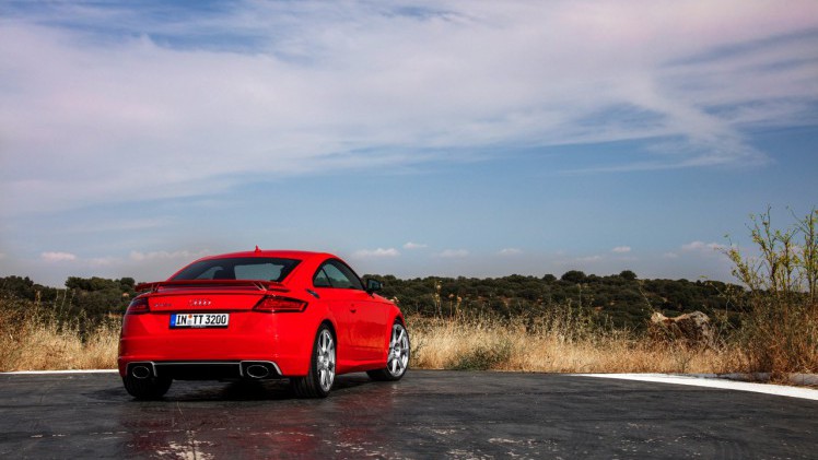 Autotest Audi TT RS 2.5 TFSI, de nieuwe generatie TT RS met compleet herziene vijfcilinder. Worden wij vrolijk van 400 pk en een sportuilaat? We gaan rijden!
