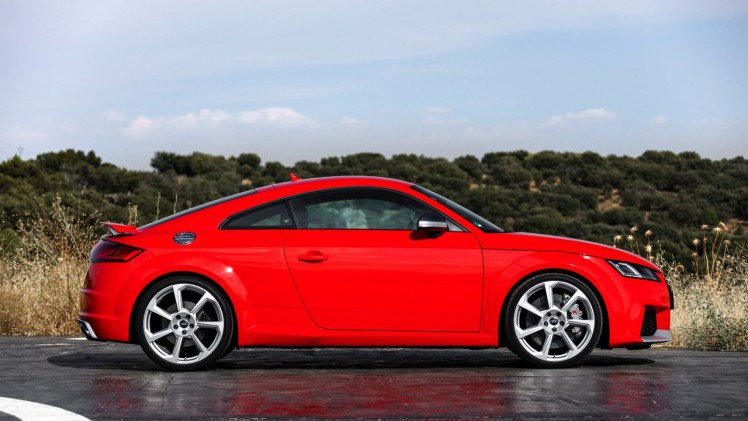 Autotest Audi TT RS 2.5 TFSI, de nieuwe generatie TT RS met compleet herziene vijfcilinder. Worden wij vrolijk van 400 pk en een sportuilaat? We gaan rijden!