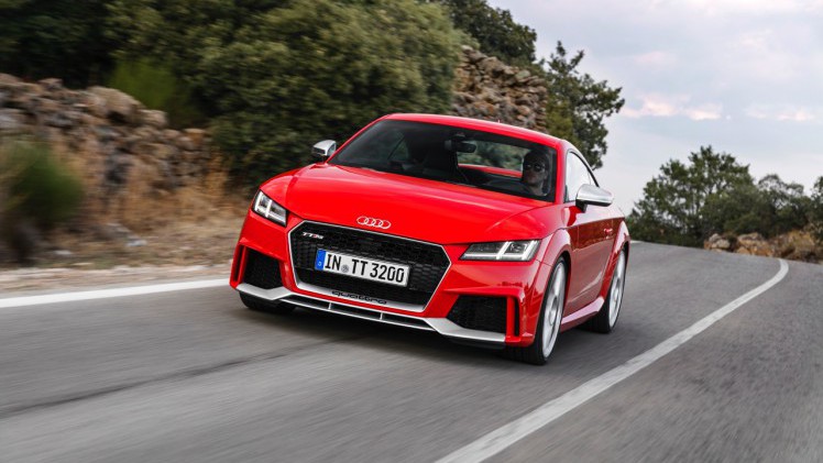 Autotest Audi TT RS 2.5 TFSI, de nieuwe generatie TT RS met compleet herziene vijfcilinder. Worden wij vrolijk van 400 pk en een sportuilaat? We gaan rijden!