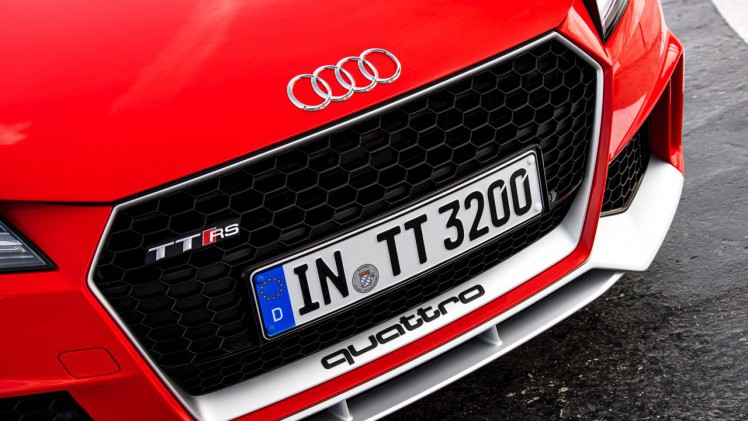 Autotest Audi TT RS 2.5 TFSI, de nieuwe generatie TT RS met compleet herziene vijfcilinder. Worden wij vrolijk van 400 pk en een sportuilaat? We gaan rijden!