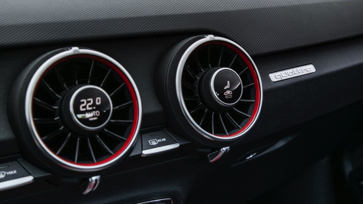 Autotest Audi TT RS 2.5 TFSI, de nieuwe generatie TT RS met compleet herziene vijfcilinder. Worden wij vrolijk van 400 pk en een sportuilaat? We gaan rijden!
