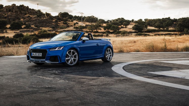 Autotest Audi TT RS 2.5 TFSI, de nieuwe generatie TT RS met compleet herziene vijfcilinder. Worden wij vrolijk van 400 pk en een sportuilaat? We gaan rijden!