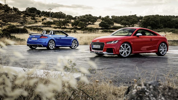 Autotest Audi TT RS 2.5 TFSI, de nieuwe generatie TT RS met compleet herziene vijfcilinder. Worden wij vrolijk van 400 pk en een sportuilaat? We gaan rijden!