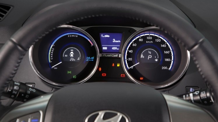 Hyundai ontwikkelt nieuwe waterstofauto in 2018. De eerste exemplaren van de ix35 Fuel Cell FCEV zijn inmiddels in Nederland uitgeleverd.