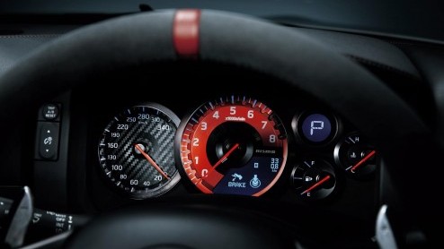 Nissan heeft de GT-R Nismo onthuld. Met een tot 600 pk en 652 Nm getunede 3.8 liter V6 doet de ber GT-R een rondje Nrburgring in slechts 7:08.679.