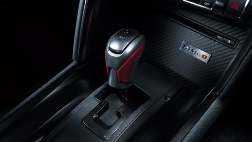 Nissan heeft de GT-R Nismo onthuld. Met een tot 600 pk en 652 Nm getunede 3.8 liter V6 doet de ber GT-R een rondje Nrburgring in slechts 7:08.679.