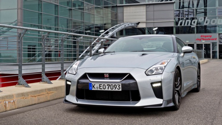 AutoVandaag deed een rijtest met de vernieuwde 2017 Nissan GT-R. Deze keer meer optische dan technische aanpassingen. Hoe pakt dat uit voor de verpletterende GT-R?