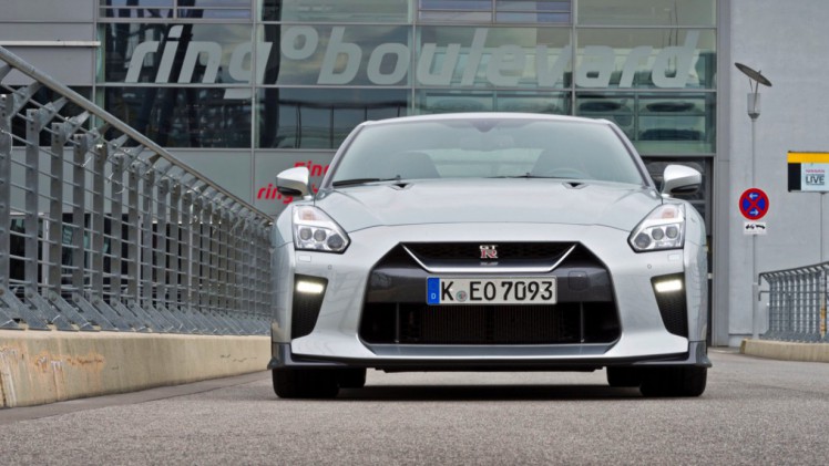 AutoVandaag deed een rijtest met de vernieuwde 2017 Nissan GT-R. Deze keer meer optische dan technische aanpassingen. Hoe pakt dat uit voor de verpletterende GT-R?
