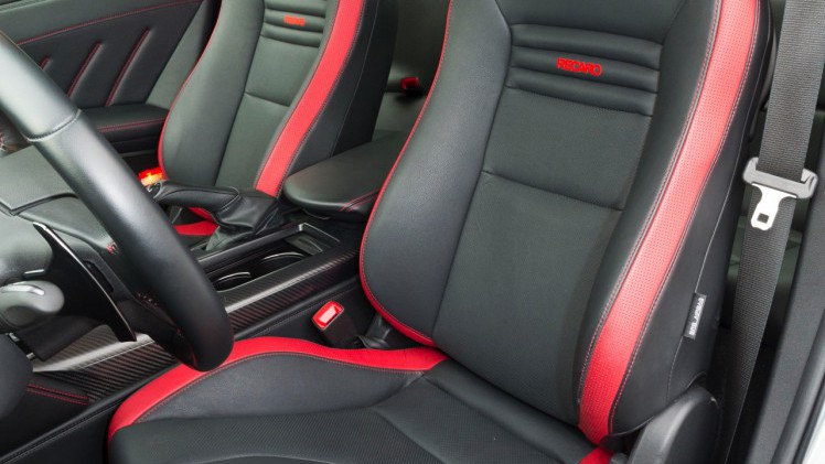 AutoVandaag deed een rijtest met de vernieuwde 2017 Nissan GT-R. Deze keer meer optische dan technische aanpassingen. Hoe pakt dat uit voor de verpletterende GT-R?