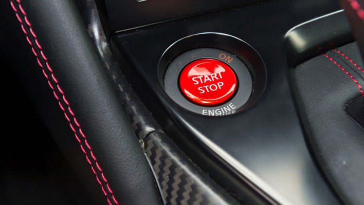 AutoVandaag deed een rijtest met de vernieuwde 2017 Nissan GT-R. Deze keer meer optische dan technische aanpassingen. Hoe pakt dat uit voor de verpletterende GT-R?